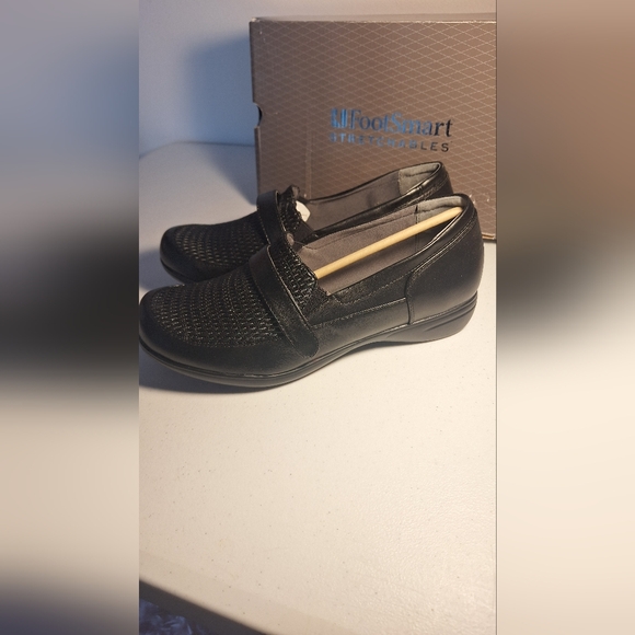 Leather SLIP ONS - Picture 3 of 4